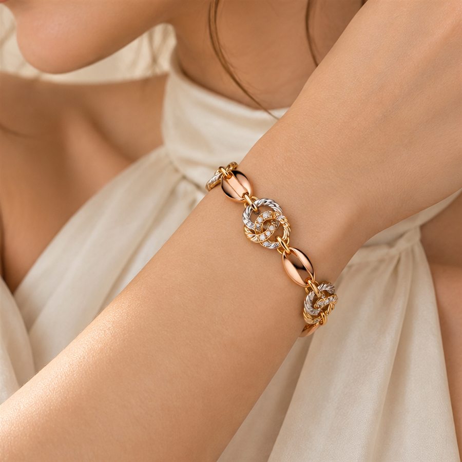 Model wearing Necklace sets